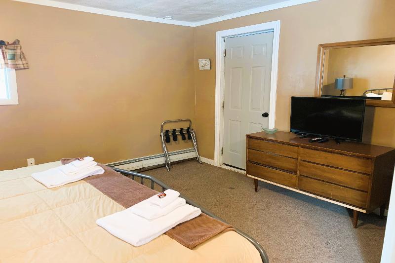 Love Hotels St John River by OYO at Fort Kent ME image 7