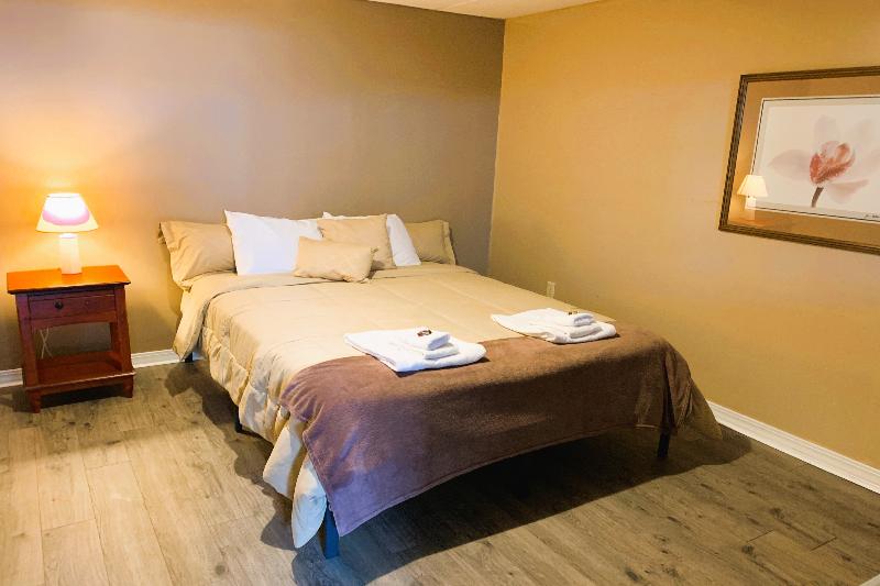 Love Hotels St John River by OYO at Fort Kent ME image
