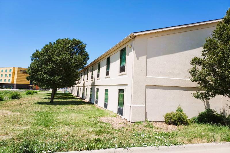 McPherson Inn, I-135 — general view