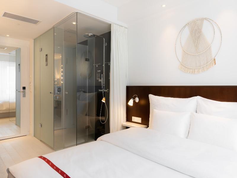 Ruby Claire Hotel Geneva by IHG image