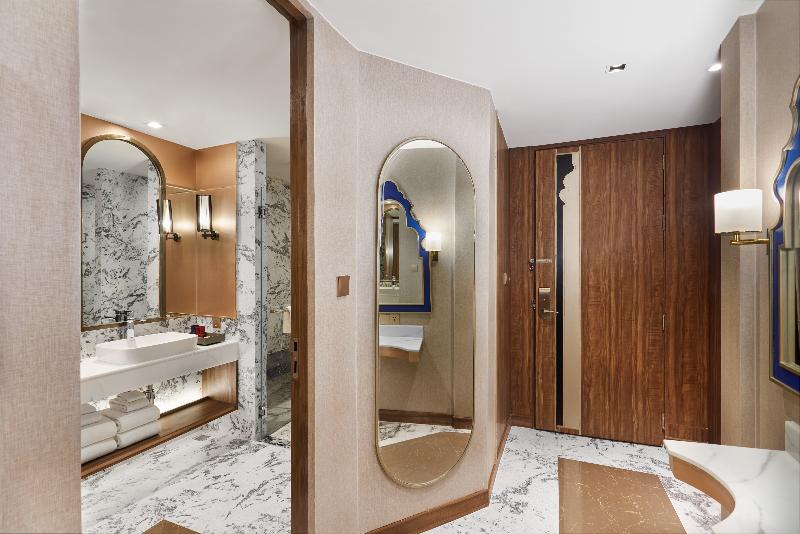 Valia Bangkok Sukhumvit 24 By Kingston Hotels image