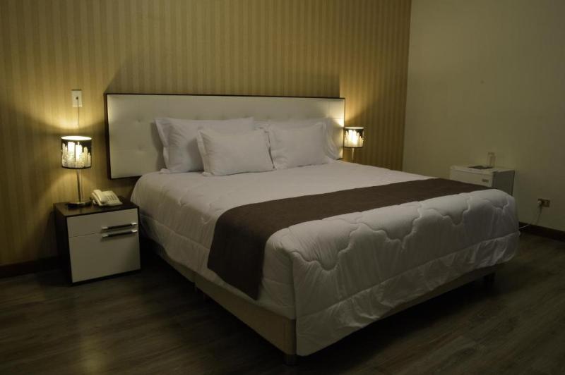 Hotel Limaq image