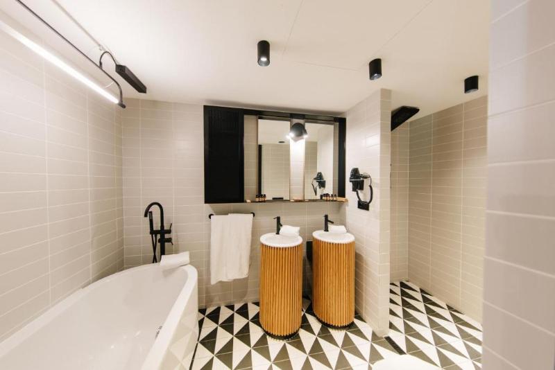 Hotel 21 image