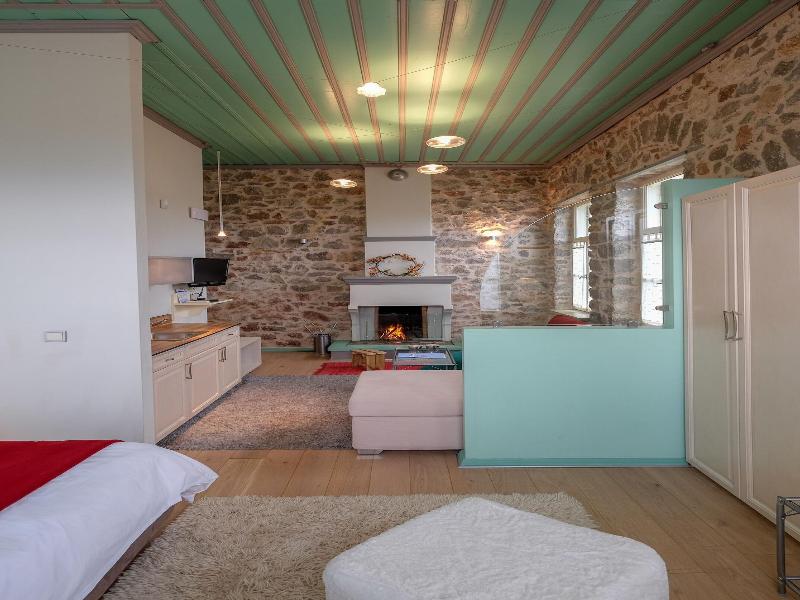 Kiriaki Guesthouse & Suites image