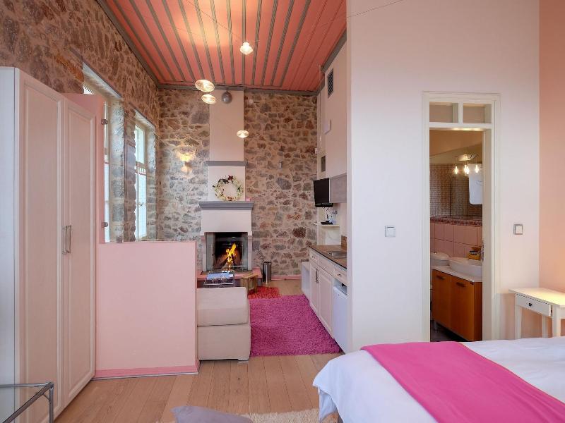 Kiriaki Guesthouse & Suites image