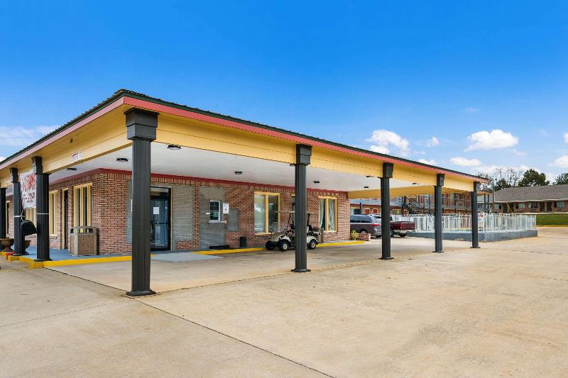 Econo Lodge image