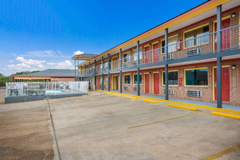 Econo Lodge image