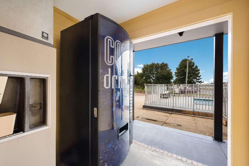 Econo Lodge image