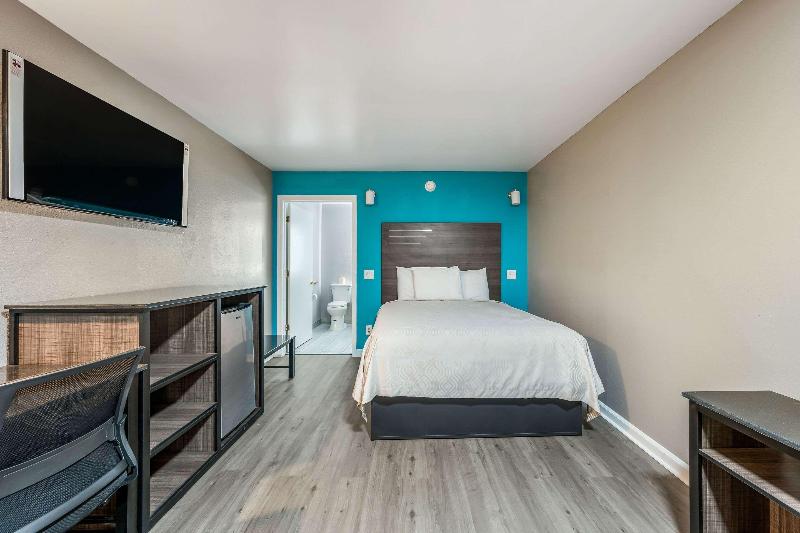 Econo Lodge image