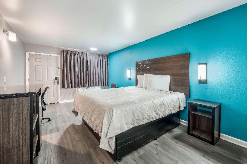 Econo Lodge image