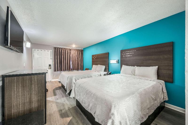 Econo Lodge image