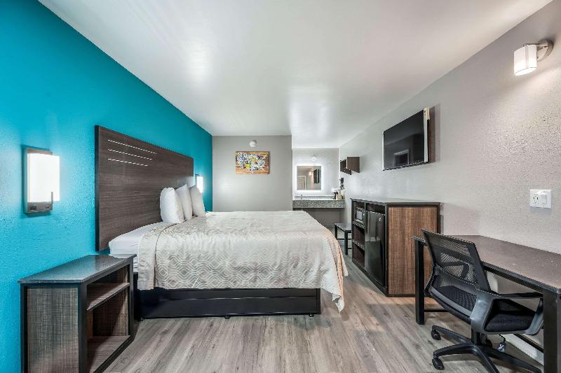 Econo Lodge image 9