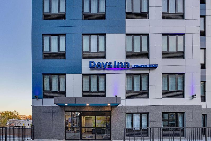 Days Inn by Wyndham Bronx Near Botanical Garden image