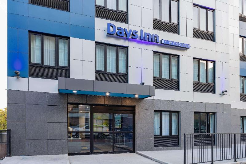 Days Inn by Wyndham Bronx Near Botanical Garden image