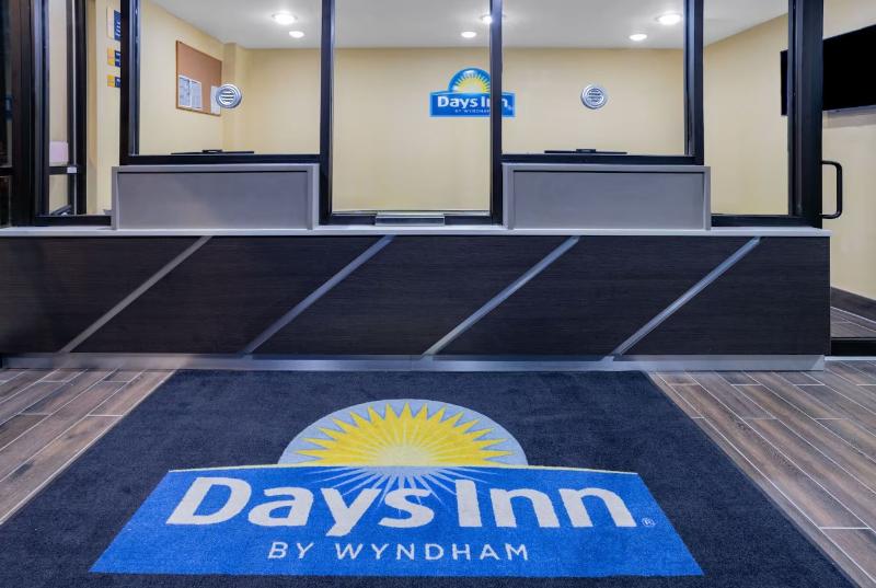 Days Inn by Wyndham Bronx Near Botanical Garden image
