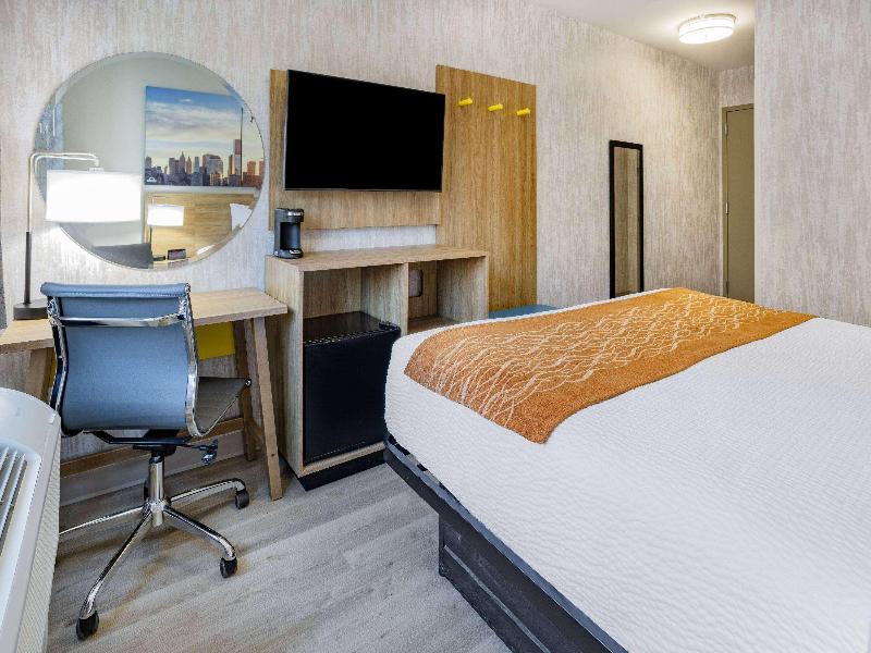 Days Inn by Wyndham Bronx Near Botanical Garden image