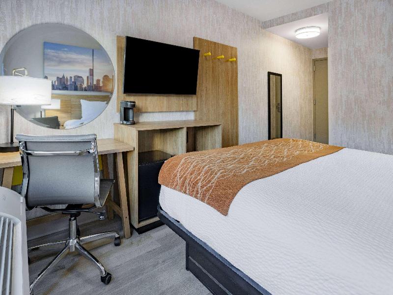 Days Inn by Wyndham Bronx Near Botanical Garden image