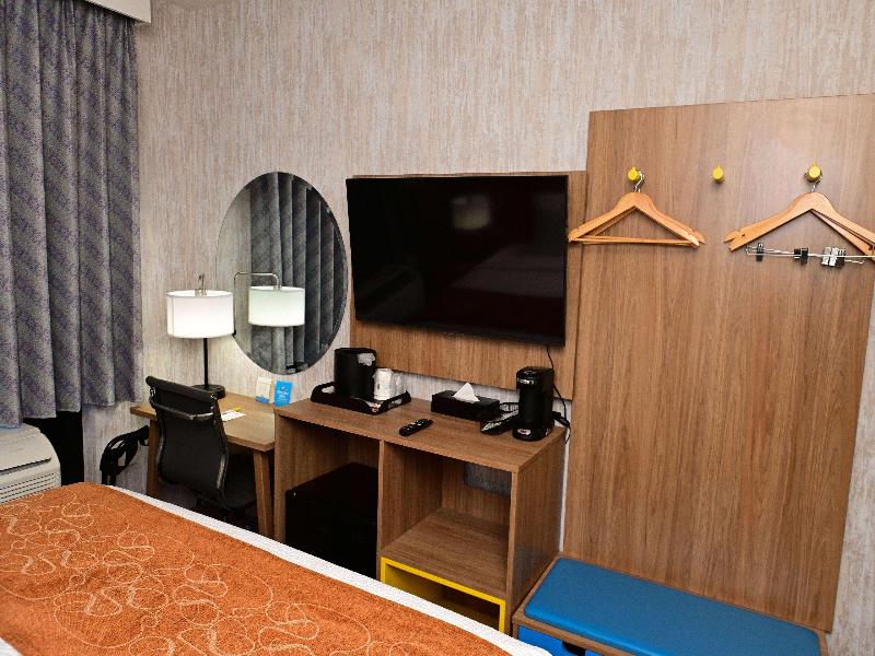 Days Inn by Wyndham Bronx Near Botanical Garden image