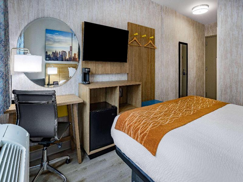 Days Inn by Wyndham Bronx Near Botanical Garden image