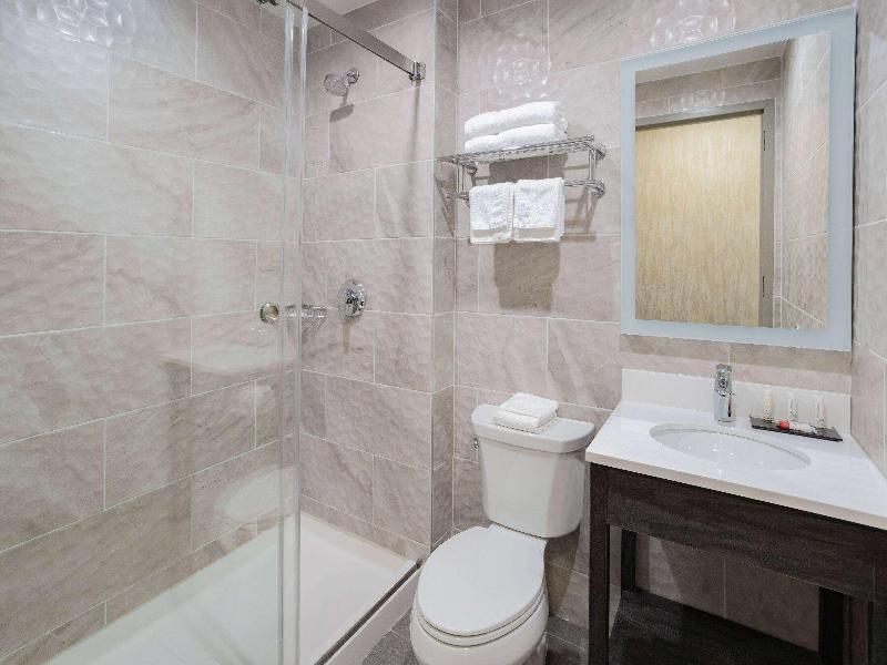 Days Inn by Wyndham Bronx Near Botanical Garden image