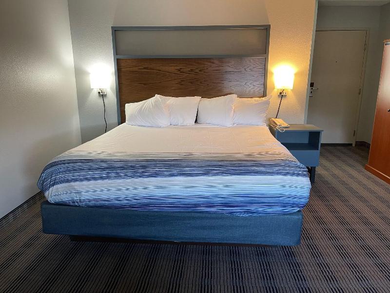 Americinn By Wyndham Ladysmith image