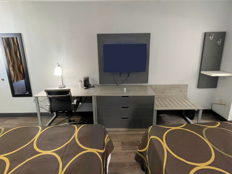Room TWO QUEEN BEDS