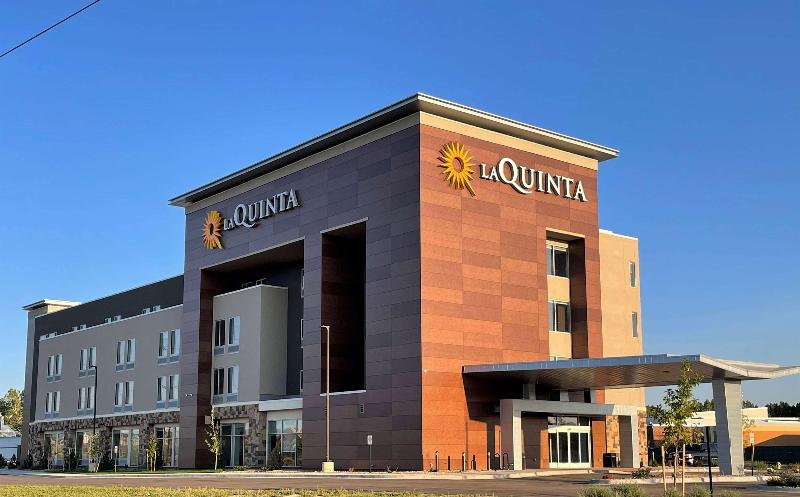 La Quinta Inn & Suites by Wyndham Denver Parker - Image 1