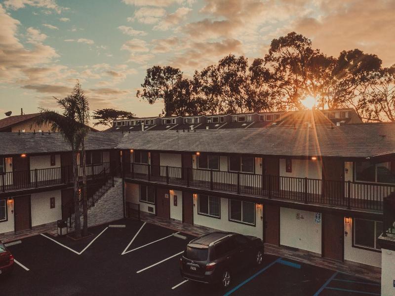 Blufftop Inn & Suites - Wharf/Restaurant District