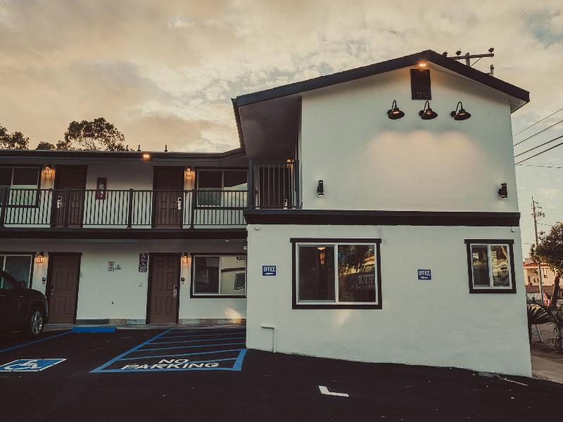 Blufftop Inn & Suites - Wharf/Restaurant District
