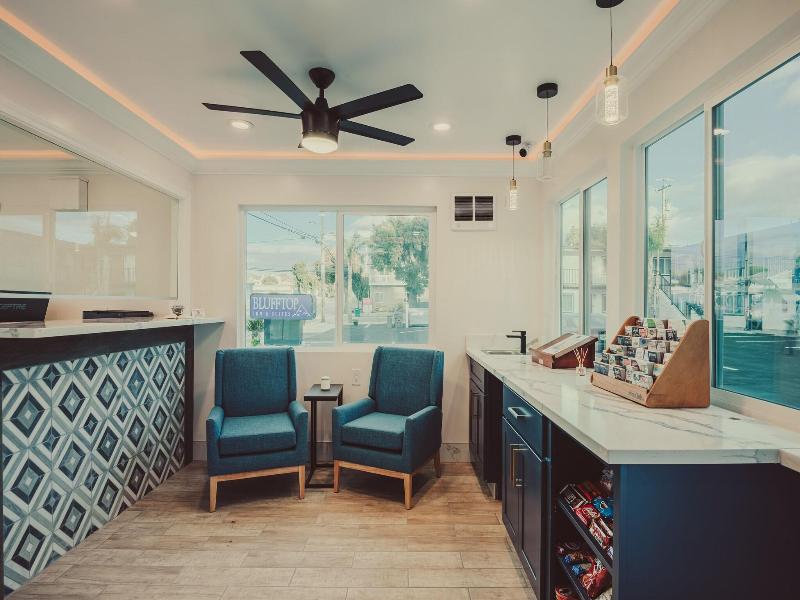 Blufftop Inn & Suites - Wharf/Restaurant District