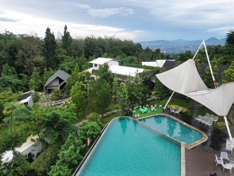 Leuweung Geledegan Ecolodge image