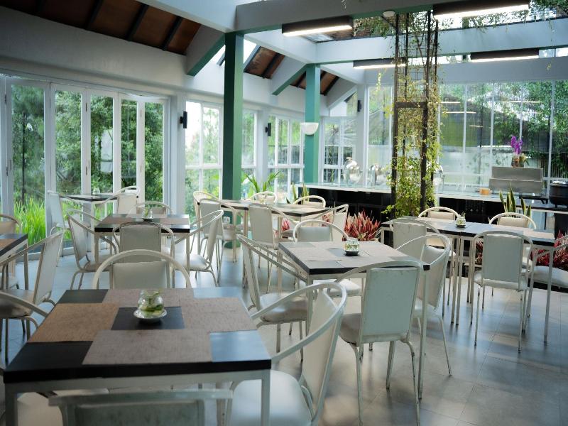 Leuweung Geledegan Ecolodge image