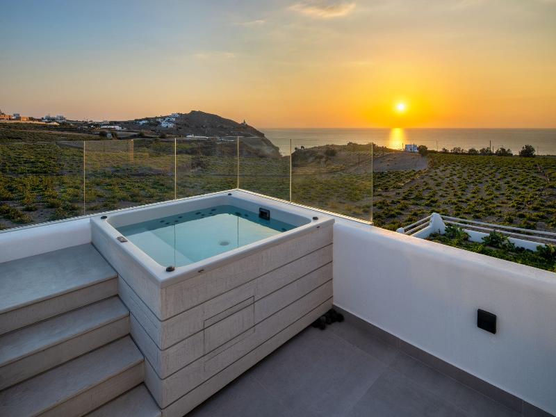 JUNIOR SUITE CLASSIC POOL VIEW — photo 9