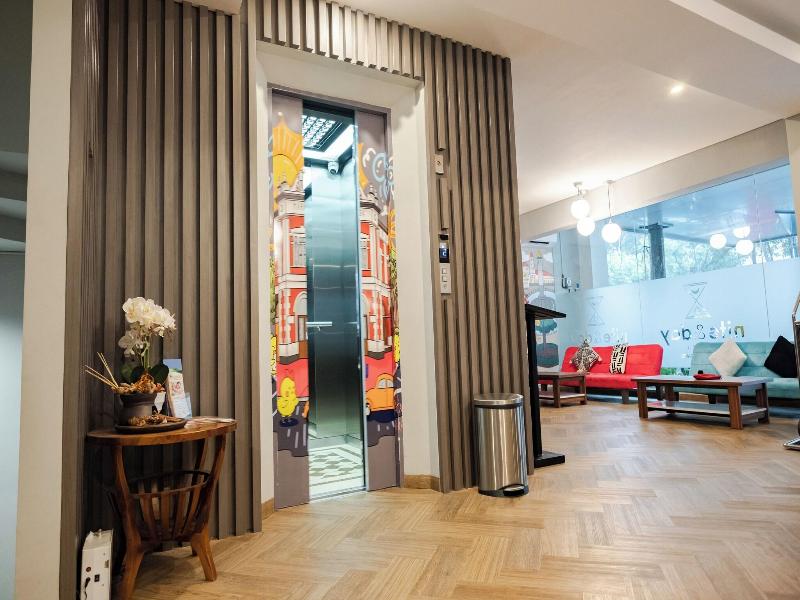 Nite & Day Hotel at Semarang - Candi