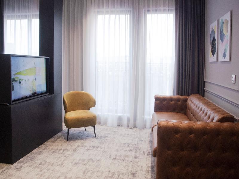 H41 Luxury Suites image