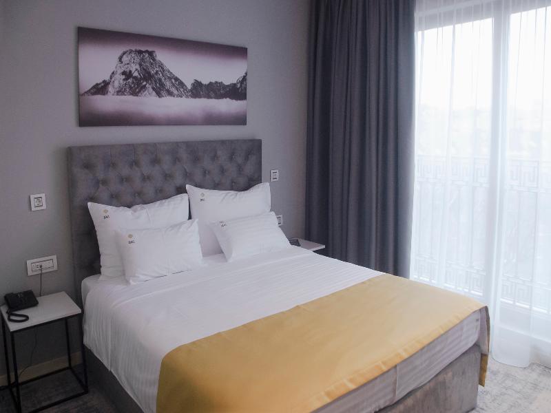 H41 Luxury Suites image