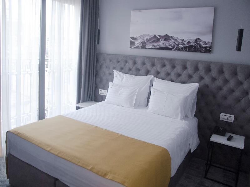 H41 Luxury Suites image