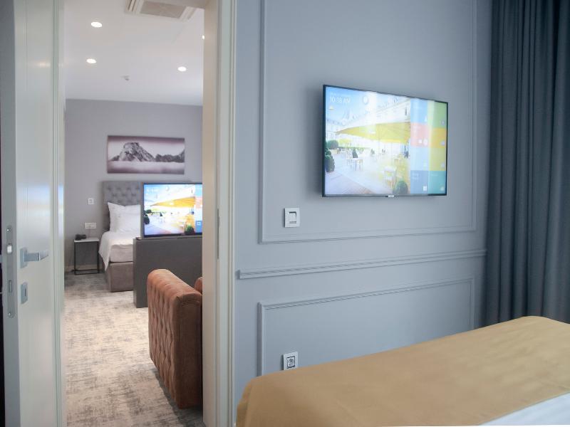 H41 Luxury Suites image