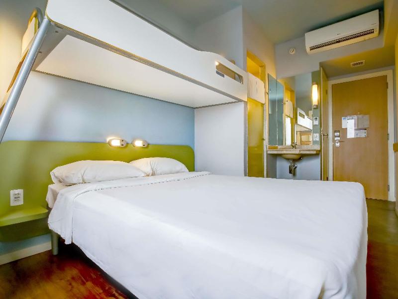 ibis budget Rio de Janeiro Nova America image