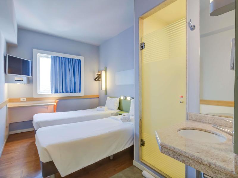 ibis budget Rio de Janeiro Nova America image