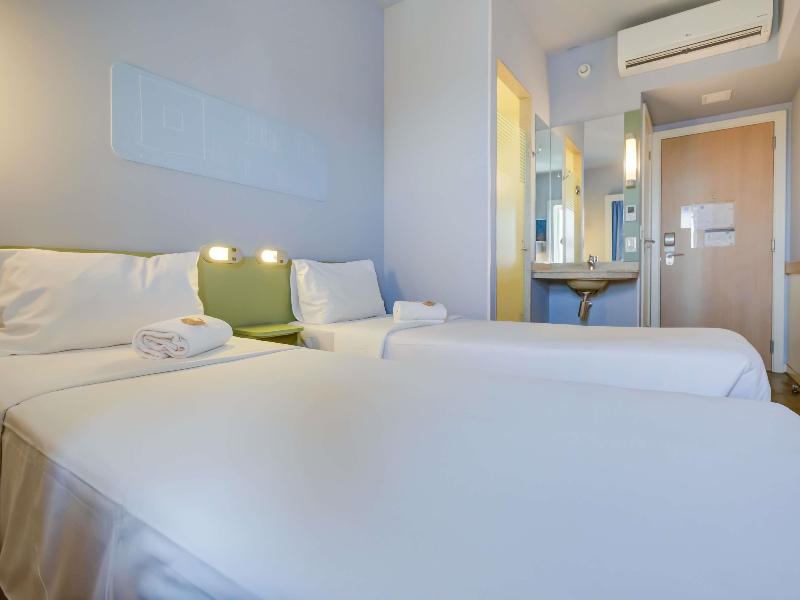 ibis budget Rio de Janeiro Nova America image