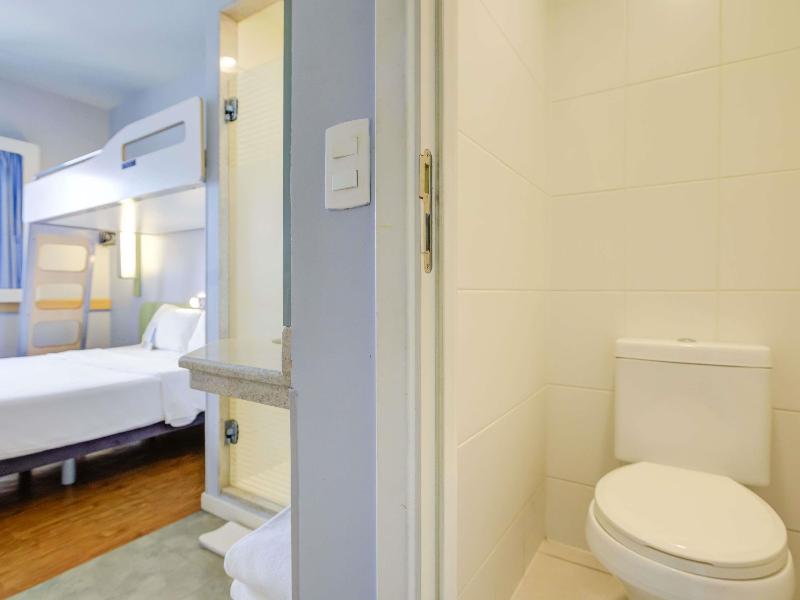 ibis budget Rio de Janeiro Nova America image