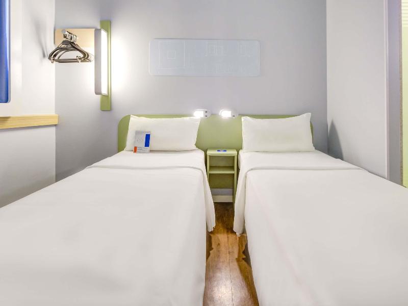 ibis budget Rio de Janeiro Nova America image