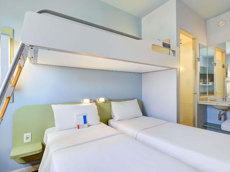ibis budget Rio de Janeiro Nova America image