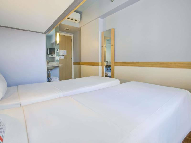 ibis budget Rio de Janeiro Nova America image