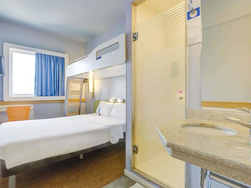 ibis budget Rio de Janeiro Nova America image