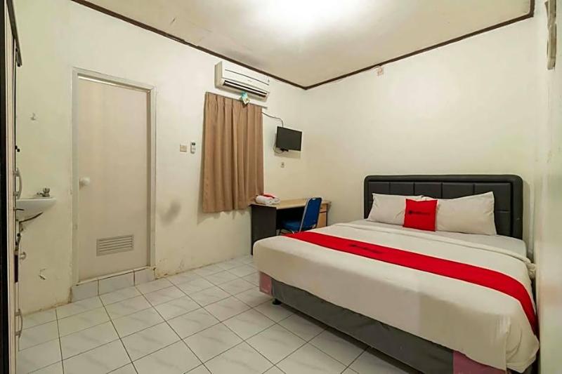 Reddoorz Near Pondok Indah Water Park image