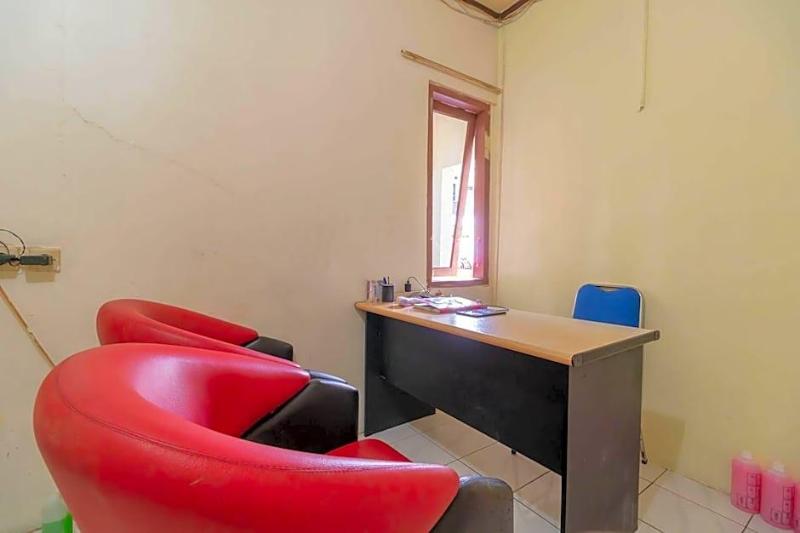 Reddoorz Near Pondok Indah Water Park image