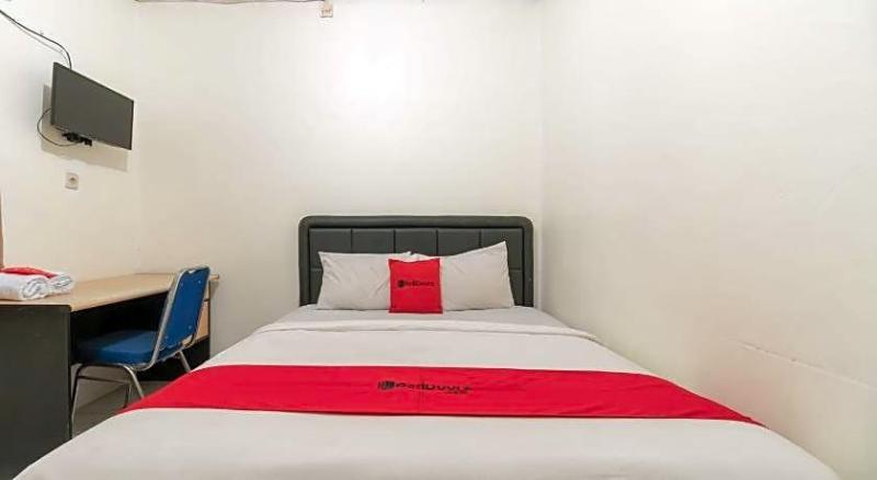 Reddoorz Near Pondok Indah Water Park image
