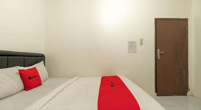 Reddoorz Near Pondok Indah Water Park image